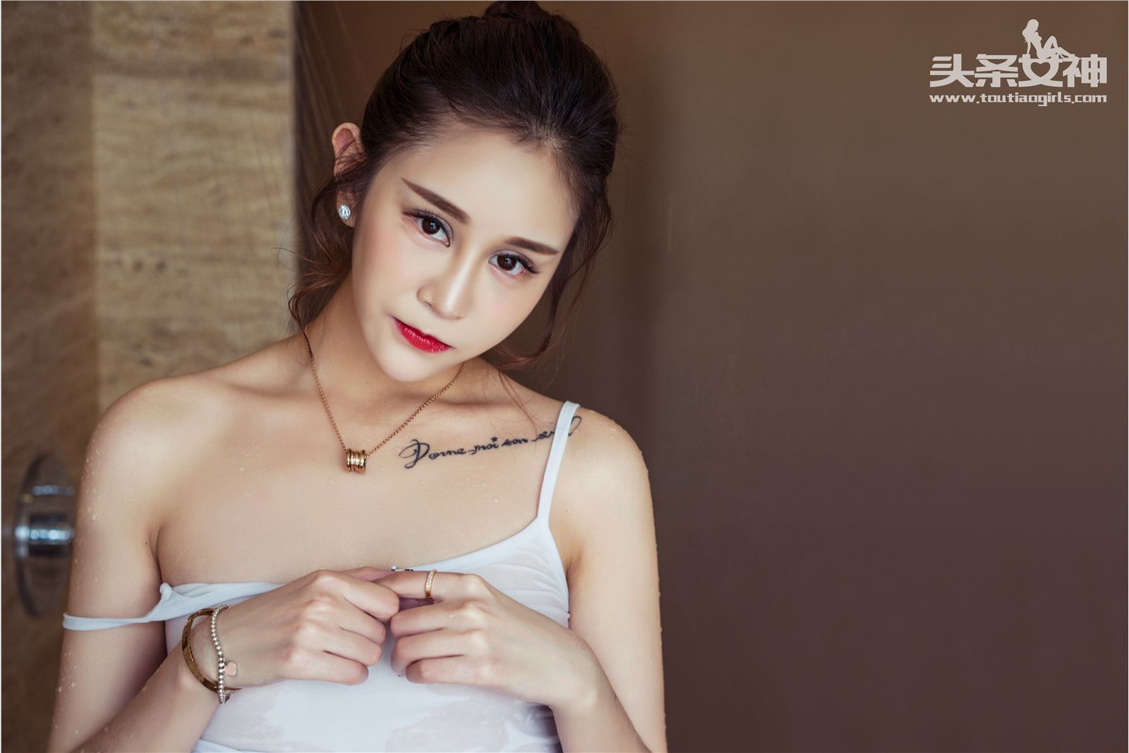 [toutiaogirls] headline goddess calls for love Wang Yihan in the universe on June 25, 2016